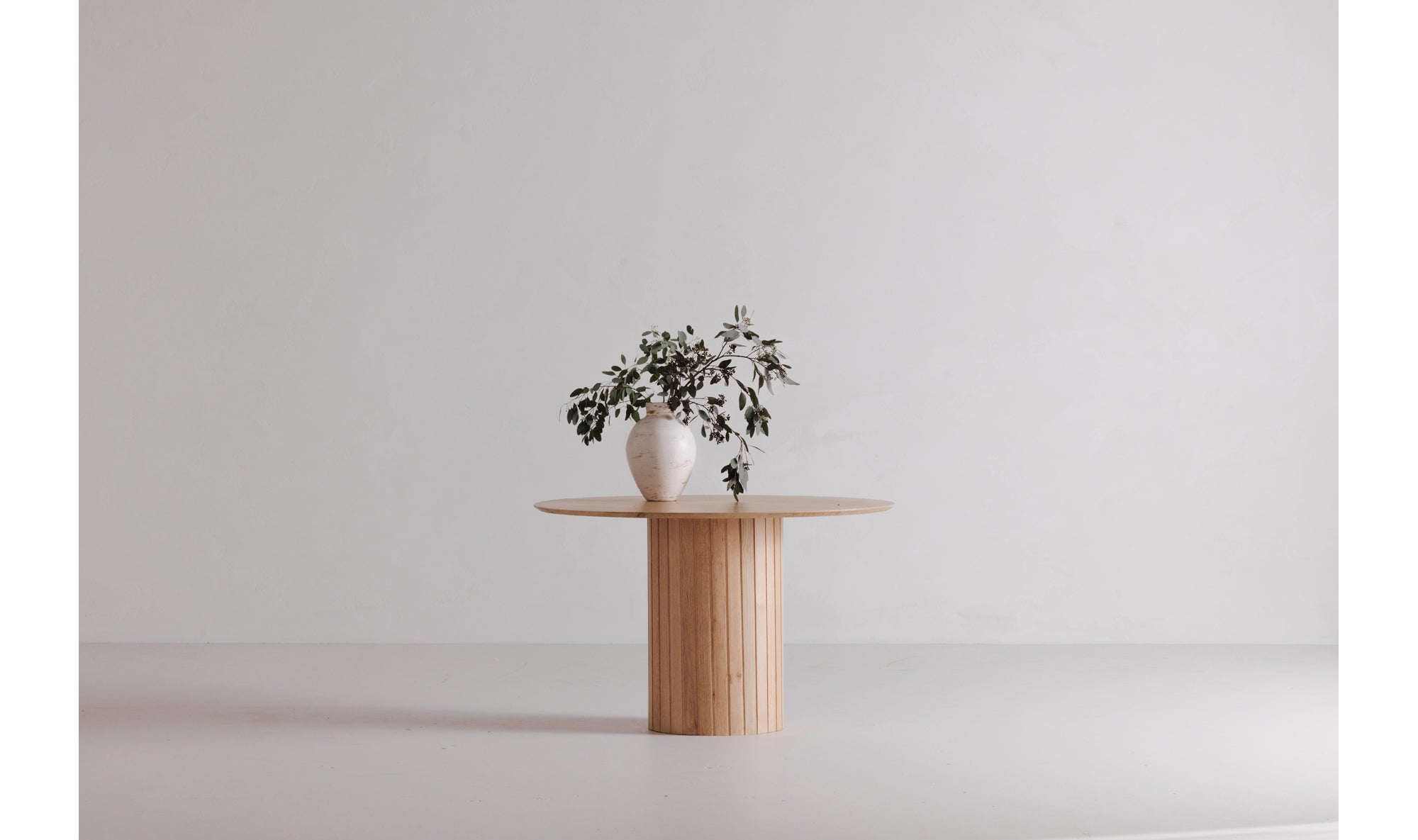 POVERA ROUND DINING TABLE
