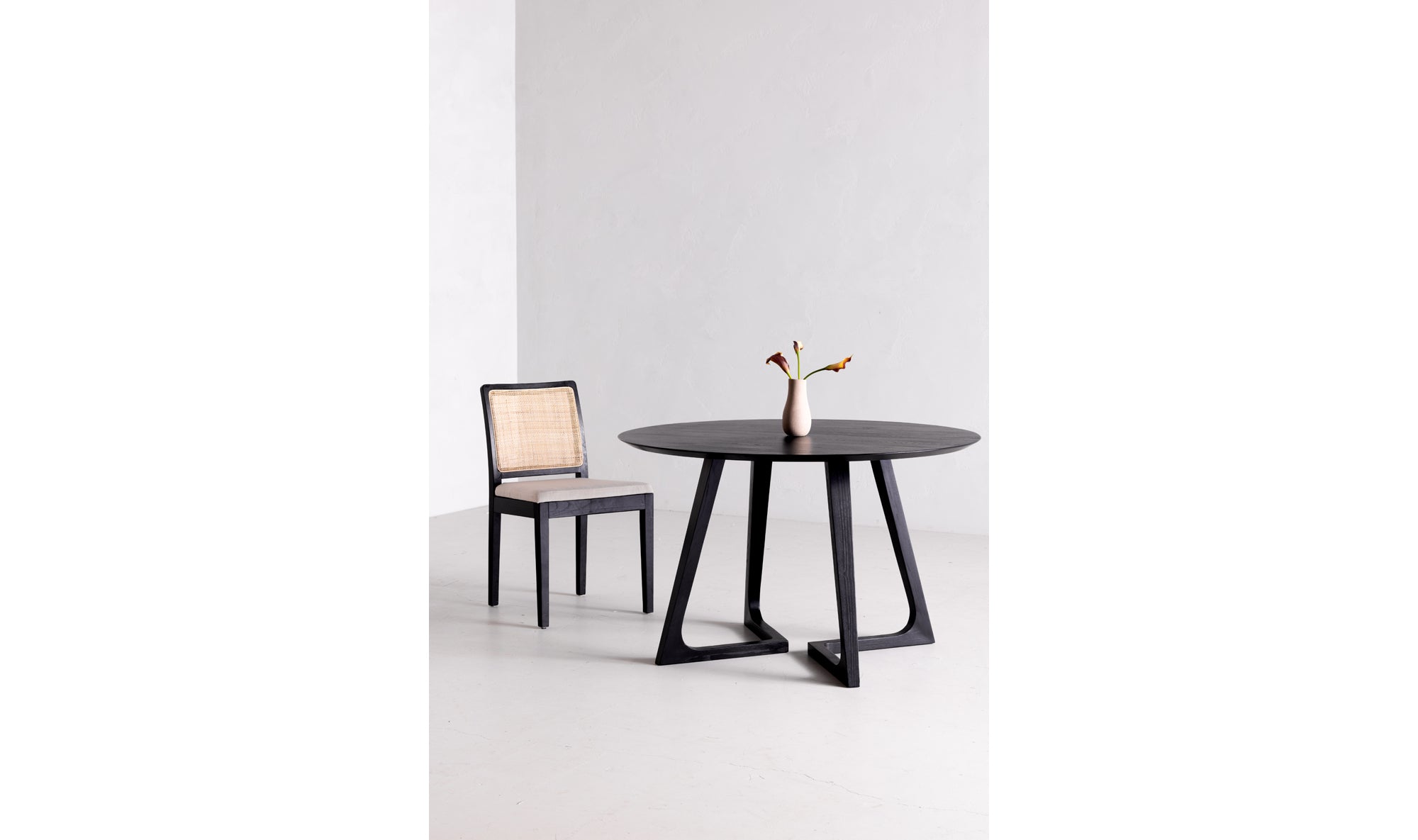 GODENZA DINING TABLE