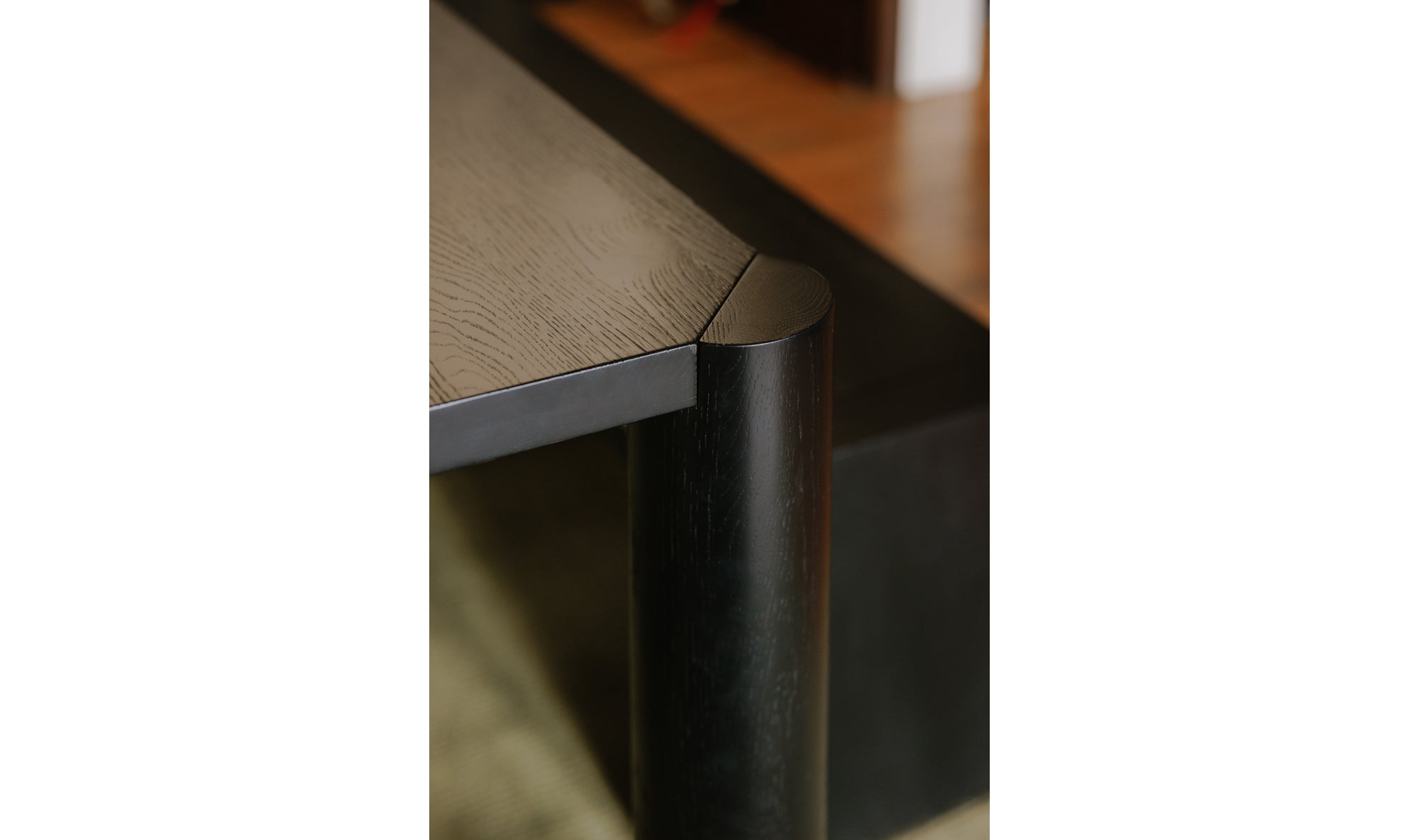 POST DINING TABLE SMALL