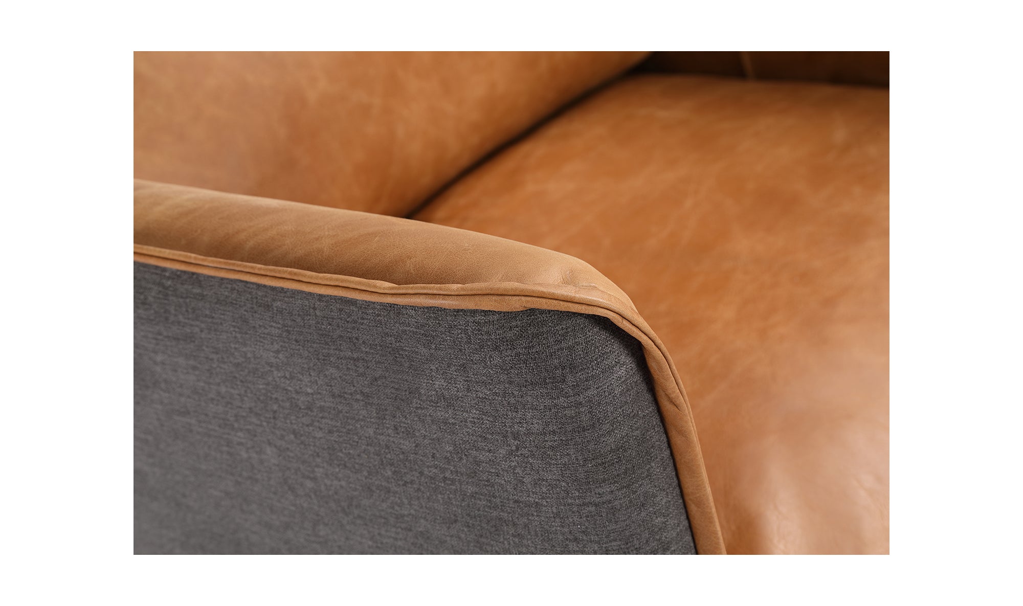 MESSINA LEATHER ARMCHAIR