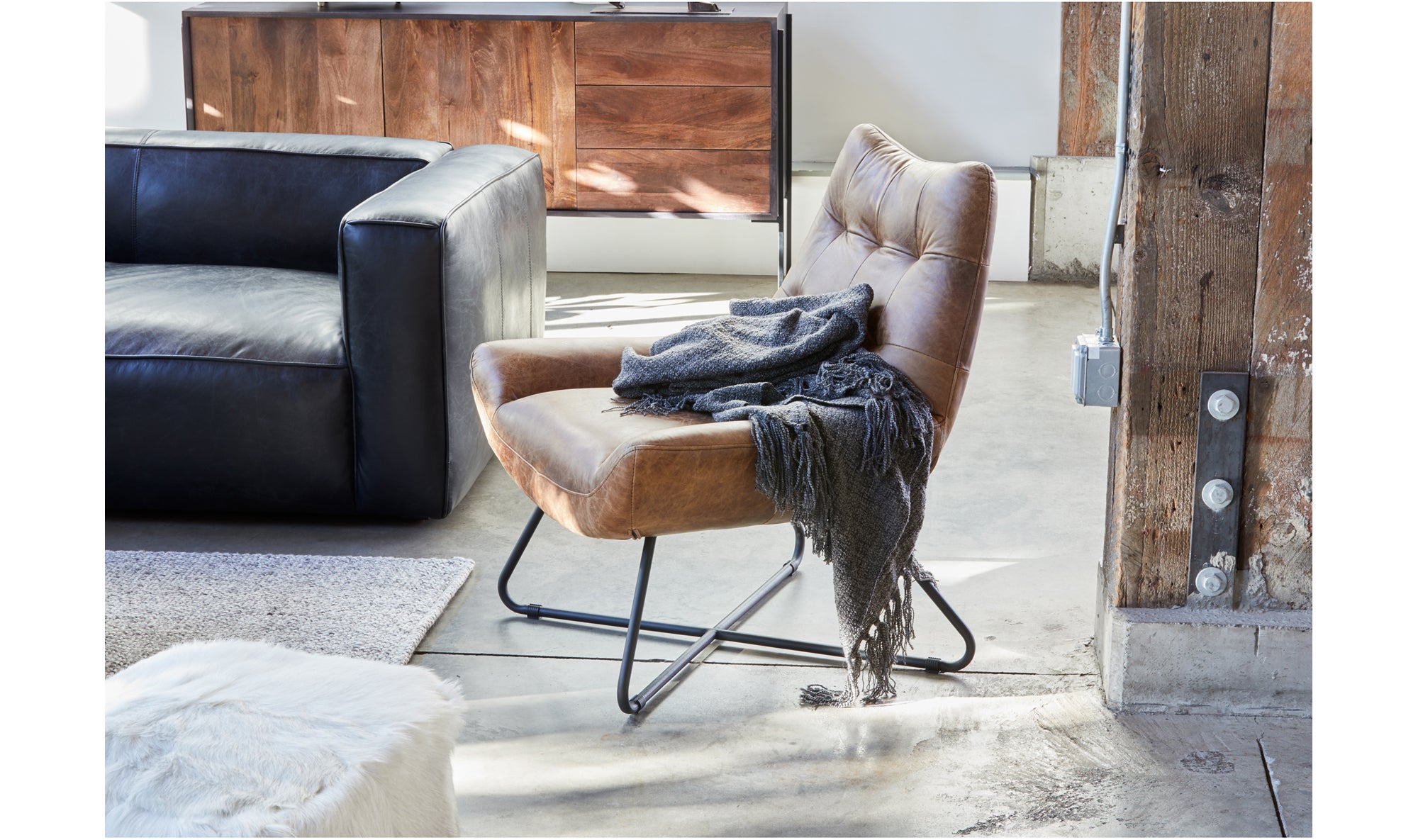 GRADUATE LOUNGE CHAIR