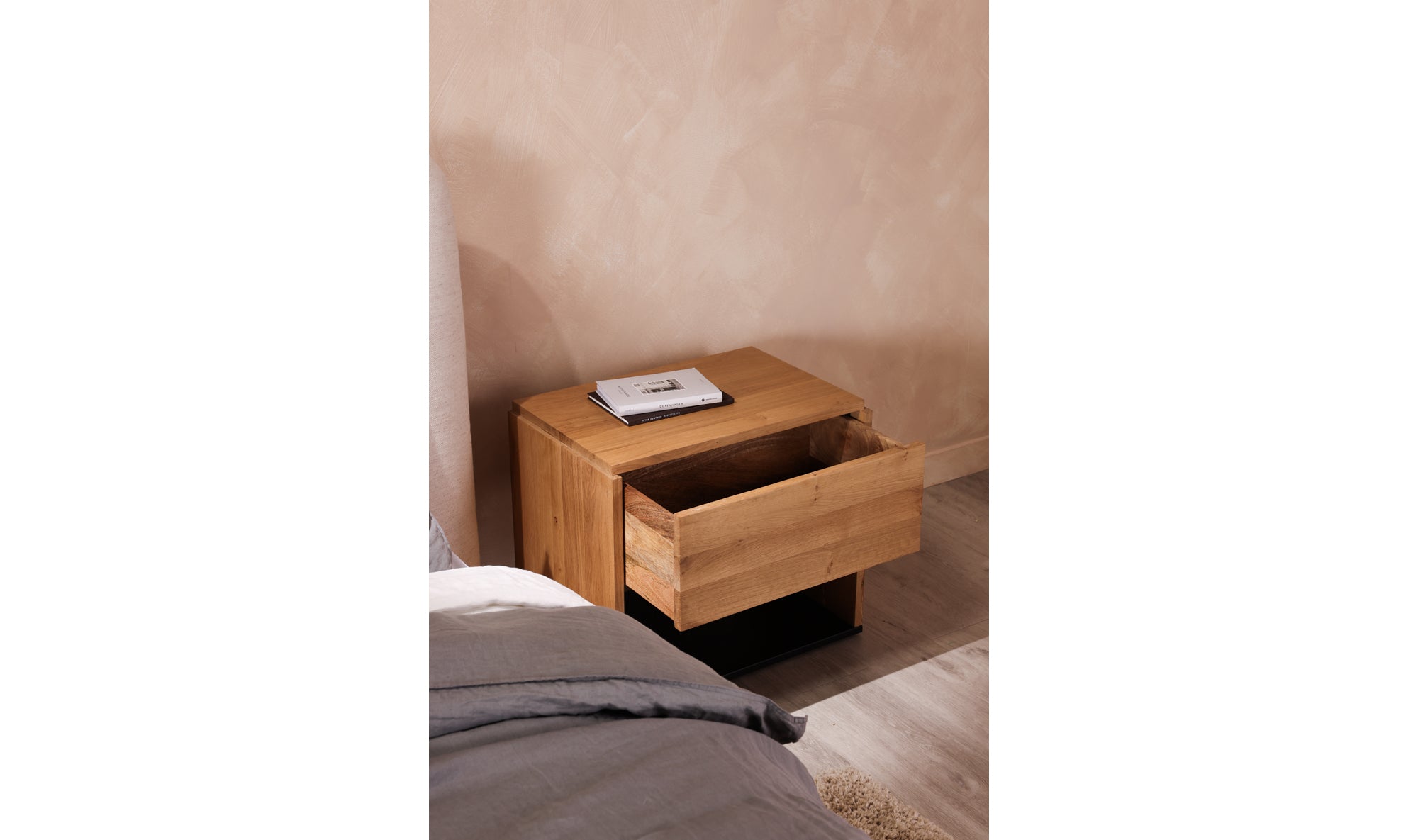 QUINTON NIGHTSTAND