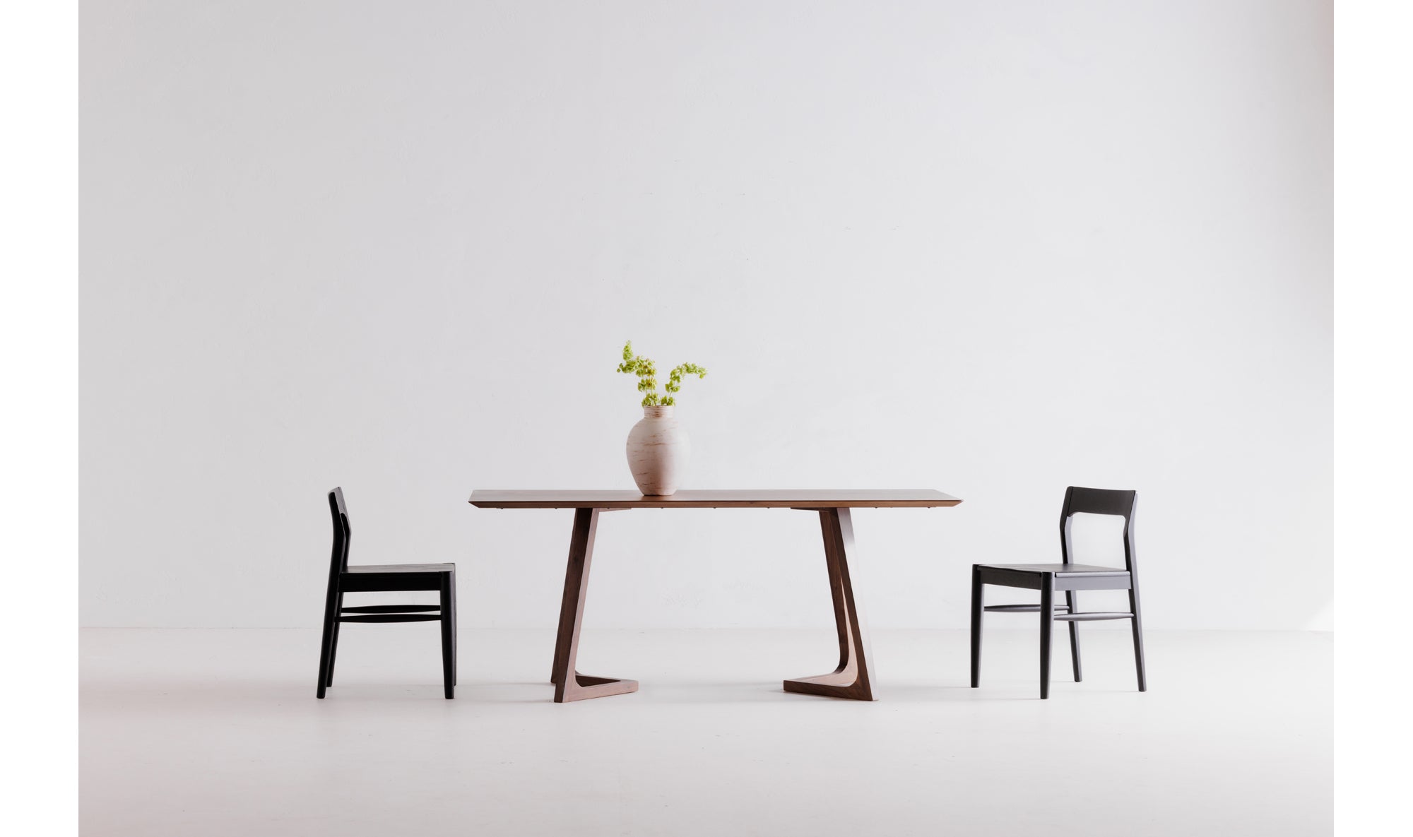 GODENZA DINING TABLE