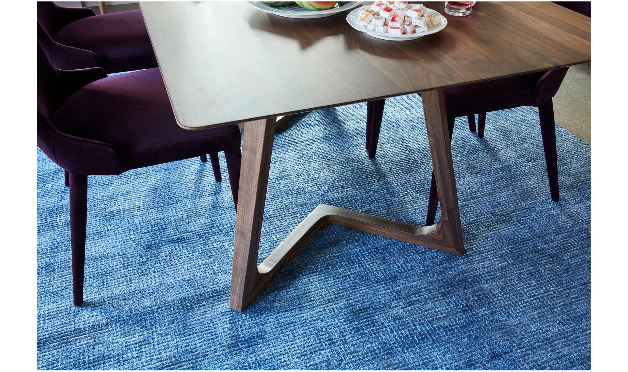 GODENZA DINING TABLE