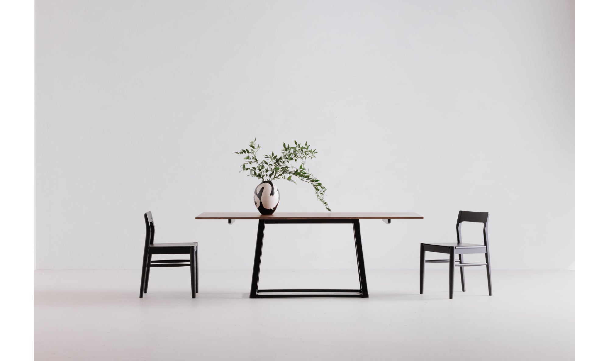 TRI-MESA DINING TABLE