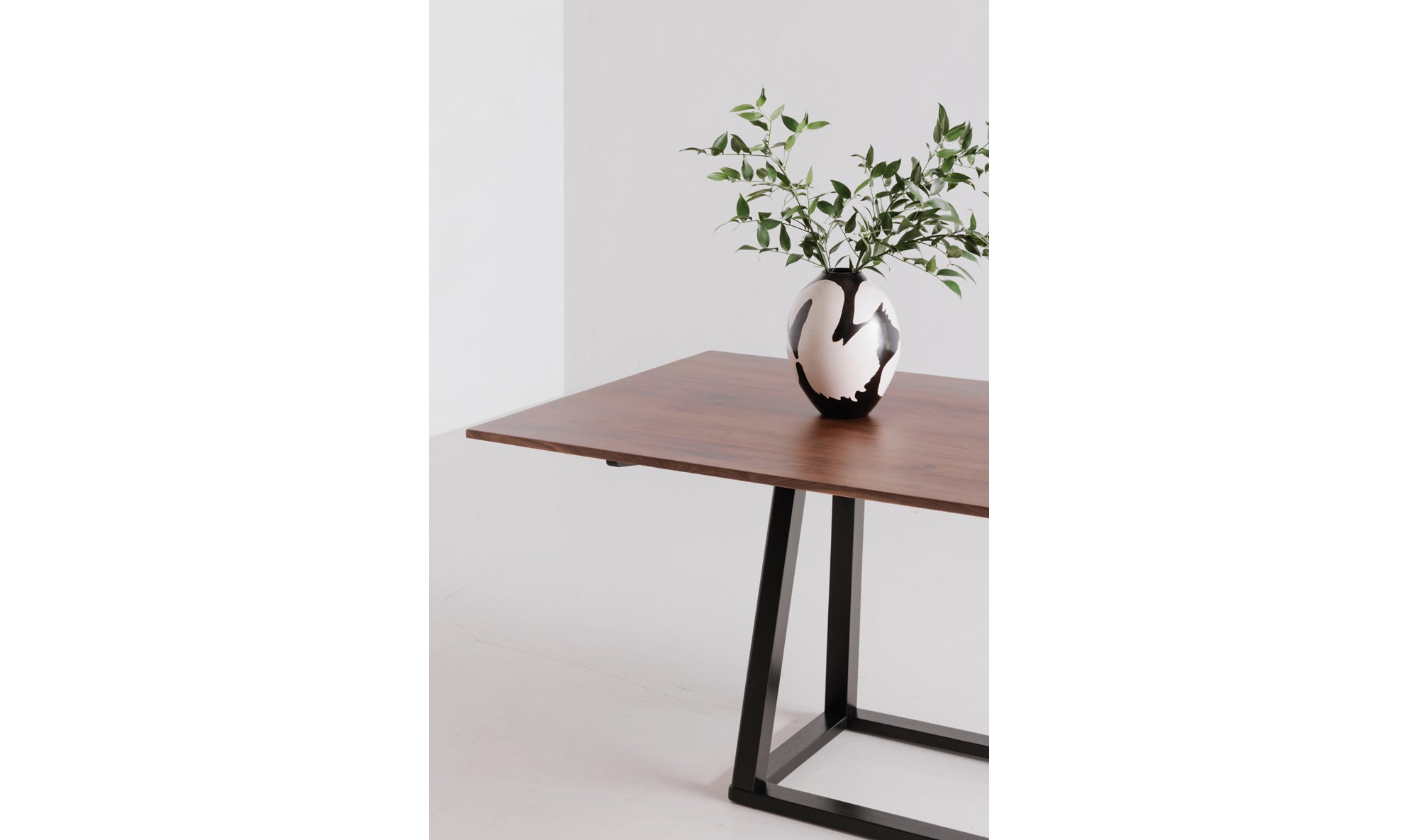 TRI-MESA DINING TABLE