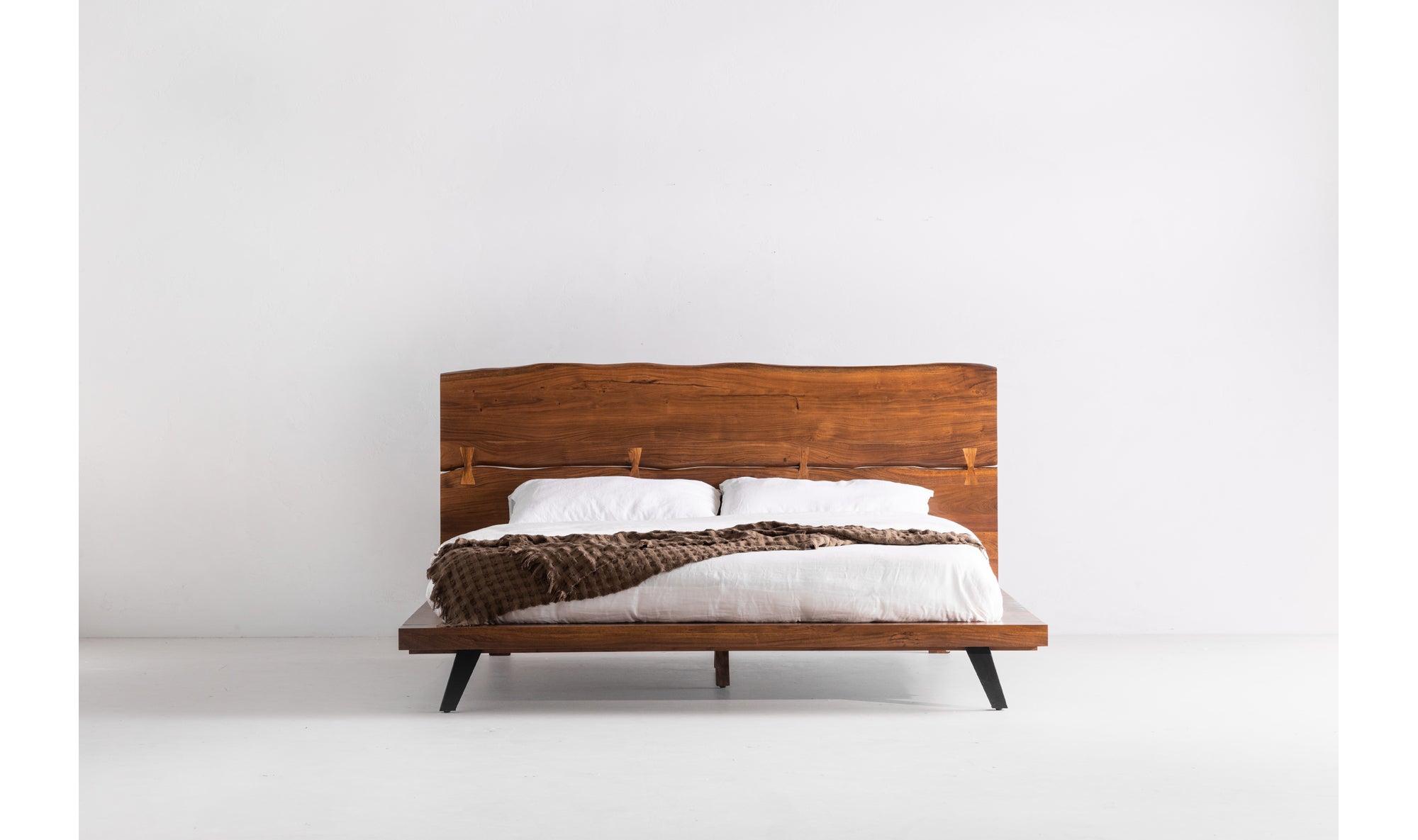 MADAGASCAR PLATFORM BED KING