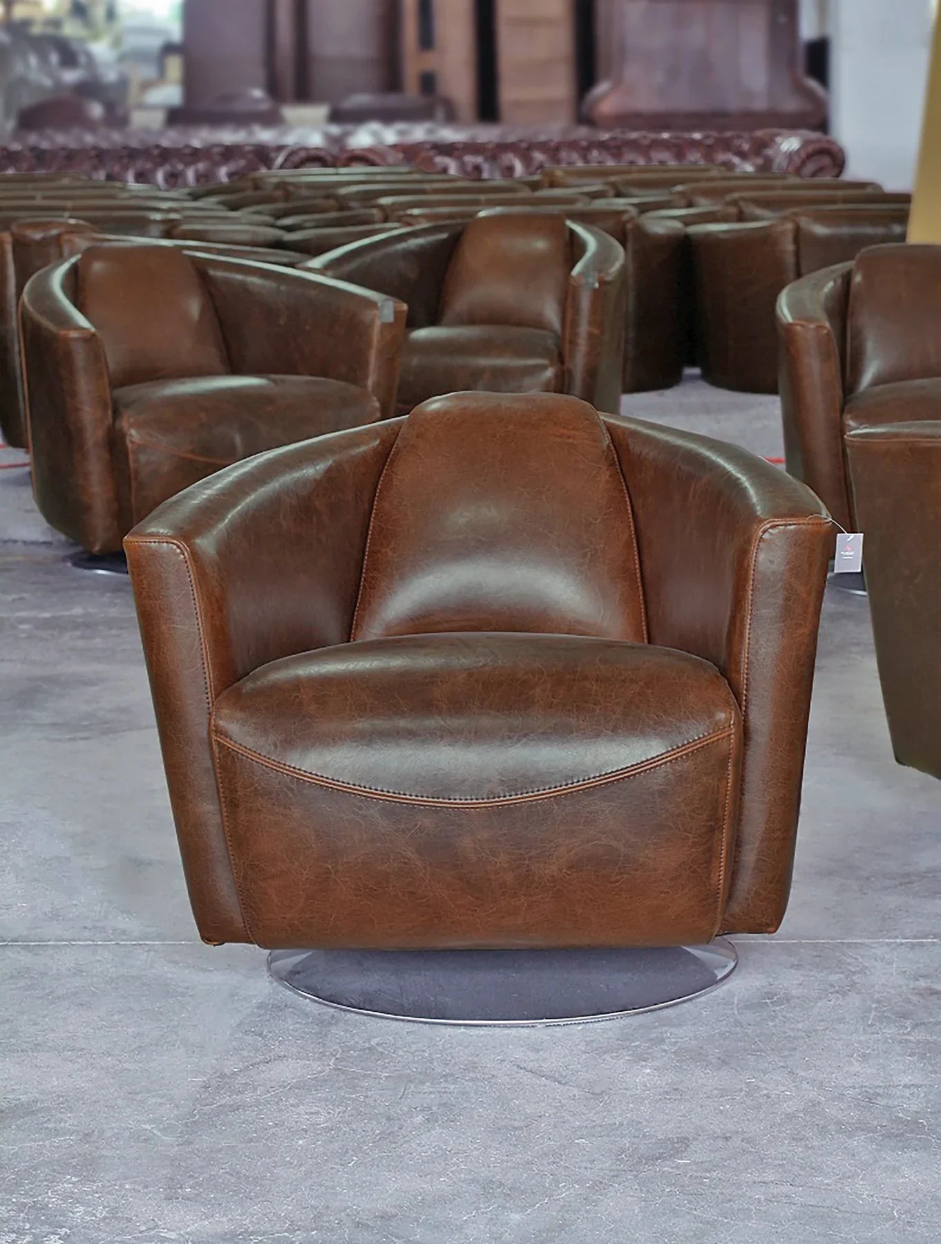 LANNISTER SWIVEL CLUB CHAIR - BROWN