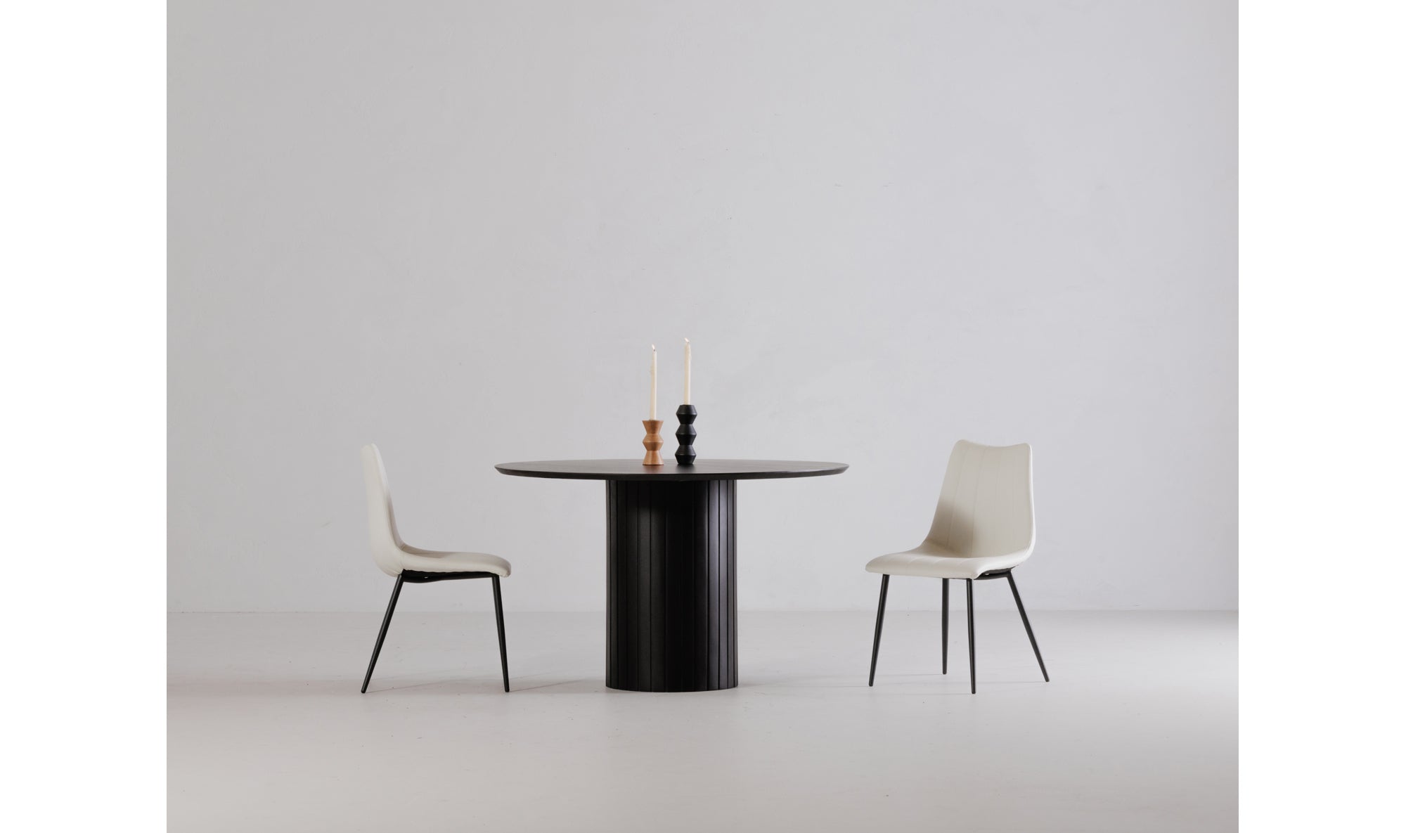 POVERA ROUND DINING TABLE