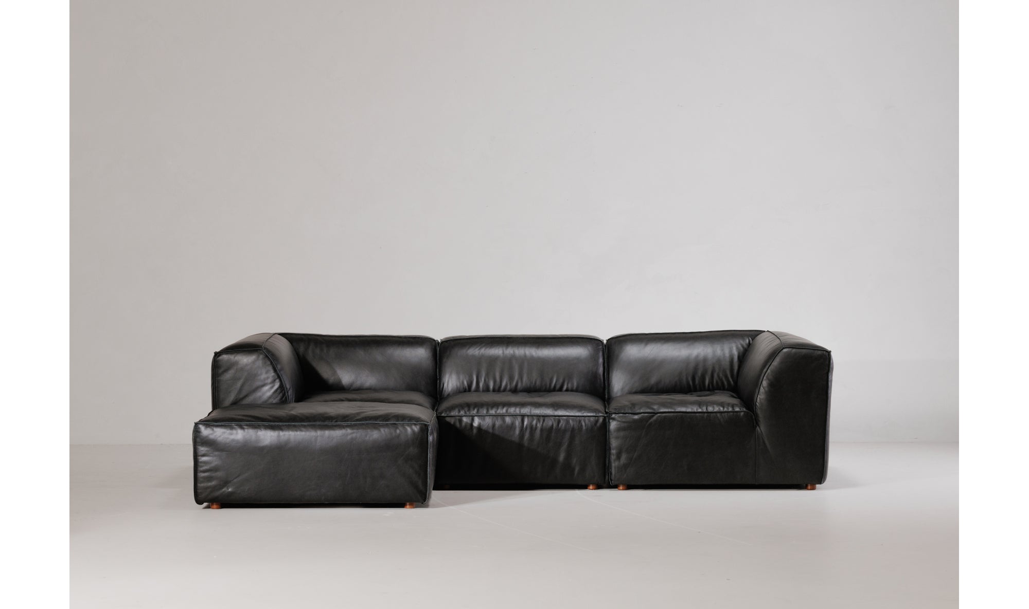 FORM SLIPPER CHAIR VANTAGE BLACK LEATHER