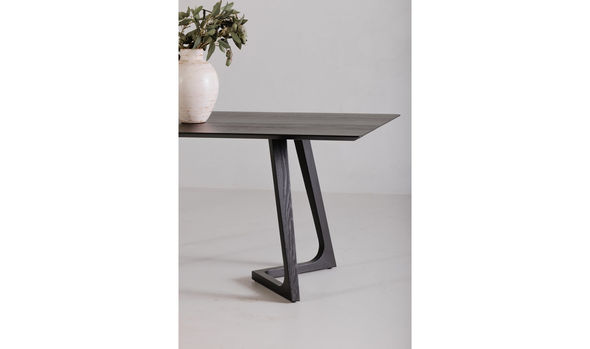 GODENZA DINING TABLE