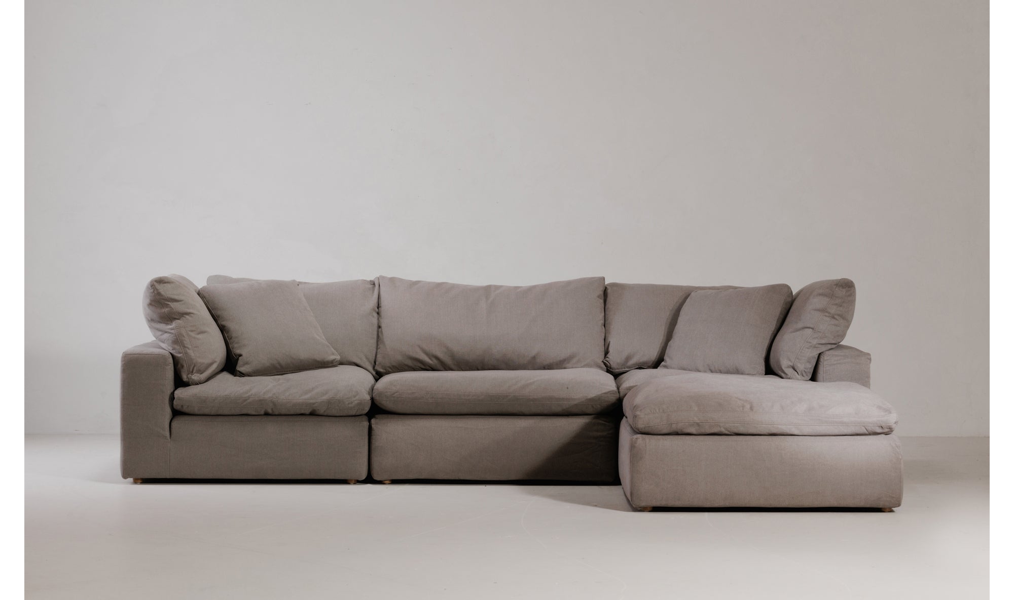 CLAY LOUNGE MODULAR SECTIONAL