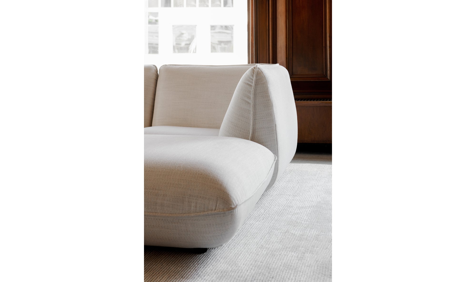 ZEPPELIN CORNER CHAIR