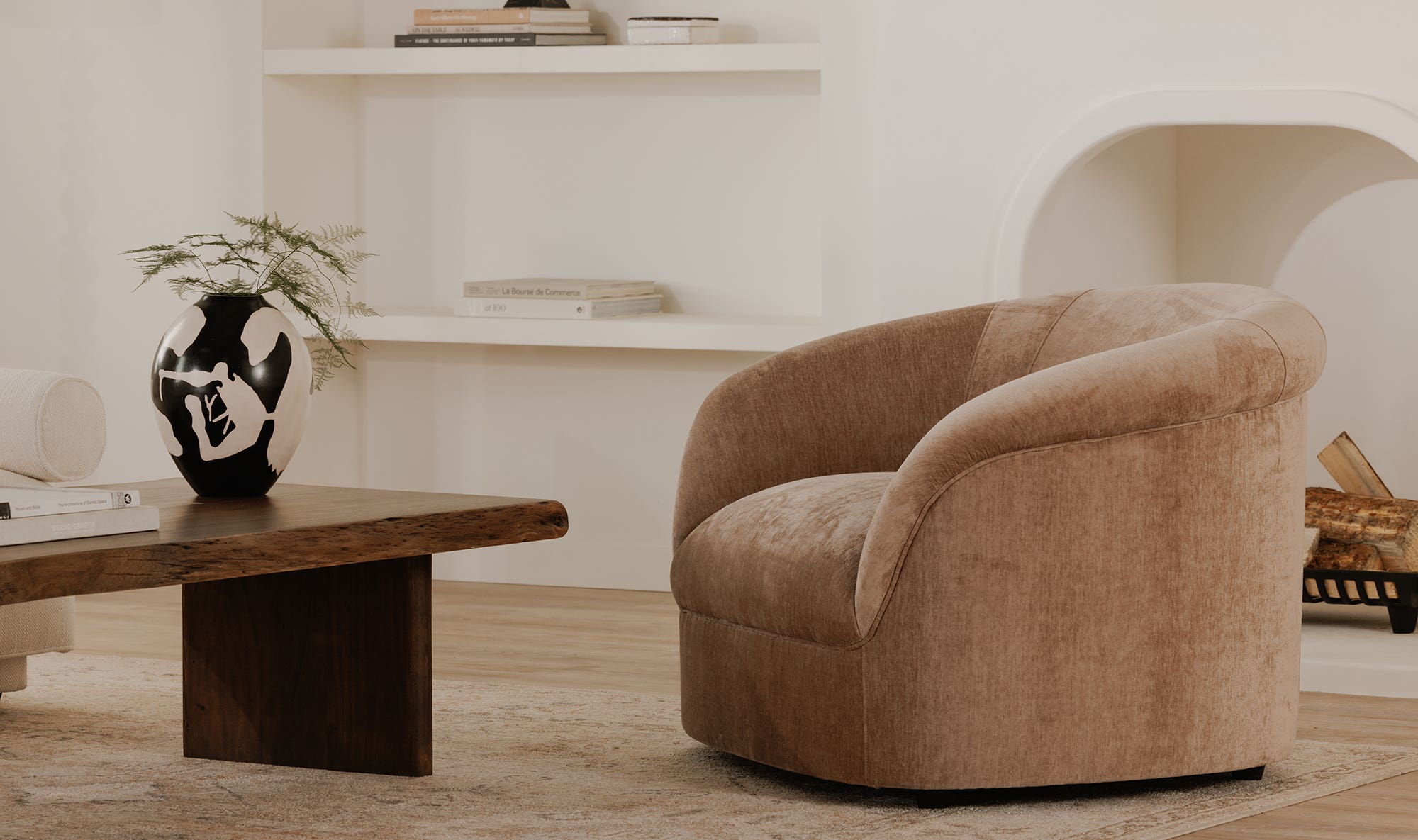 39.25" Blush Upholstered Lounge Chair