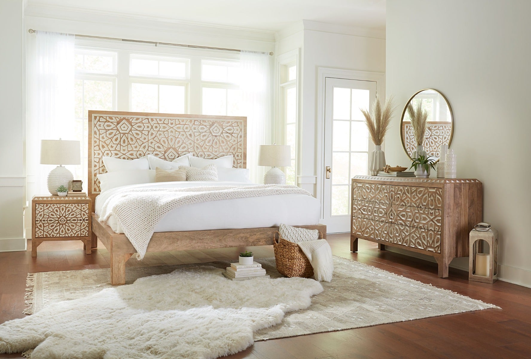 66" Carved Natural White Queen Size Bed